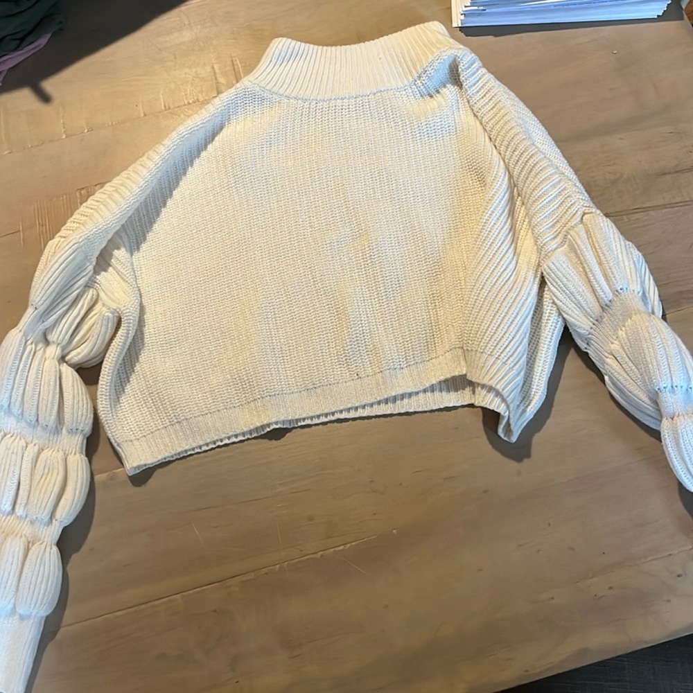 American eagle white sweater. Comfortable and cropped